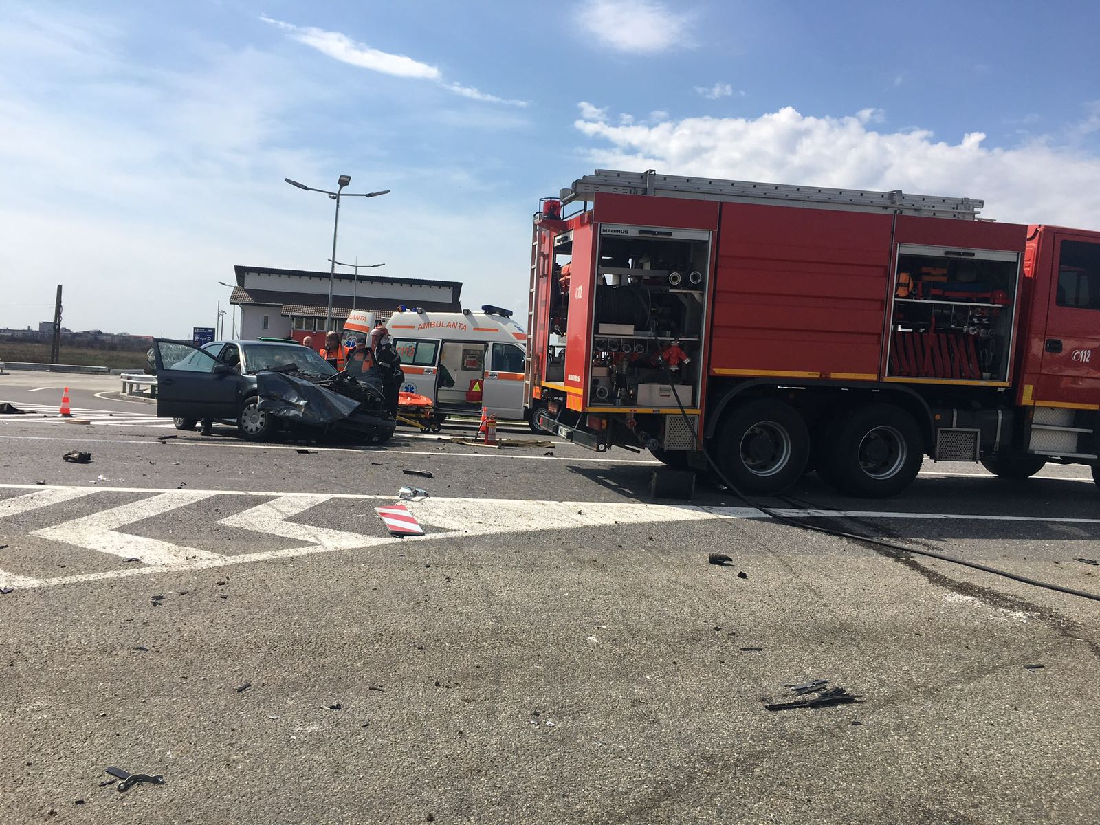 Accident pe centura orașului Lugoj. Cinci oameni au ajuns la spital din cauza unei manevre imprudente