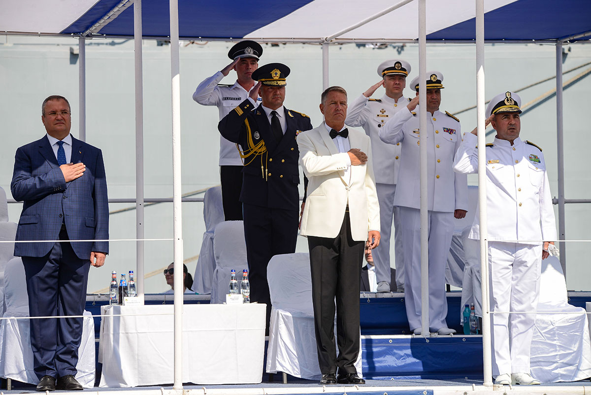 Klaus Iohannis, în smoking și cu papion, la Ziua Marinei, unde a făcut un nou apel pentru vaccinarea anti-COVID