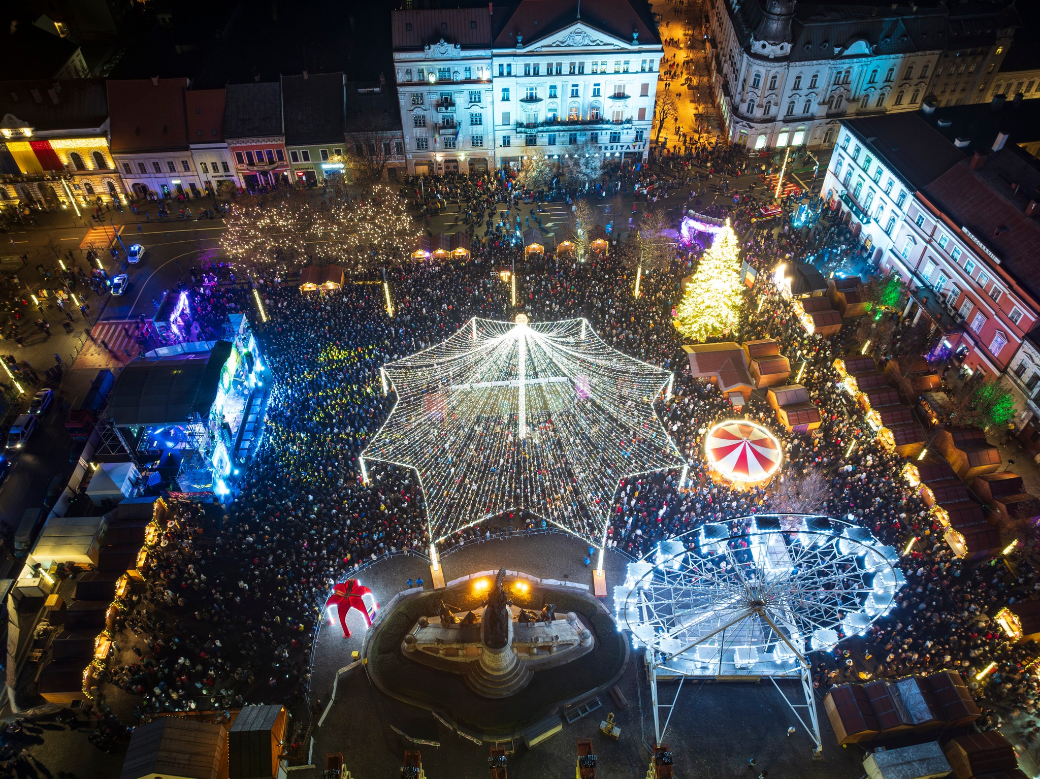 Târgul de Crăciun Cluj 2024. Adio, focuri de artificii! Anul acesta, cerul se „aprinde” de drone, lasere și proiecții video