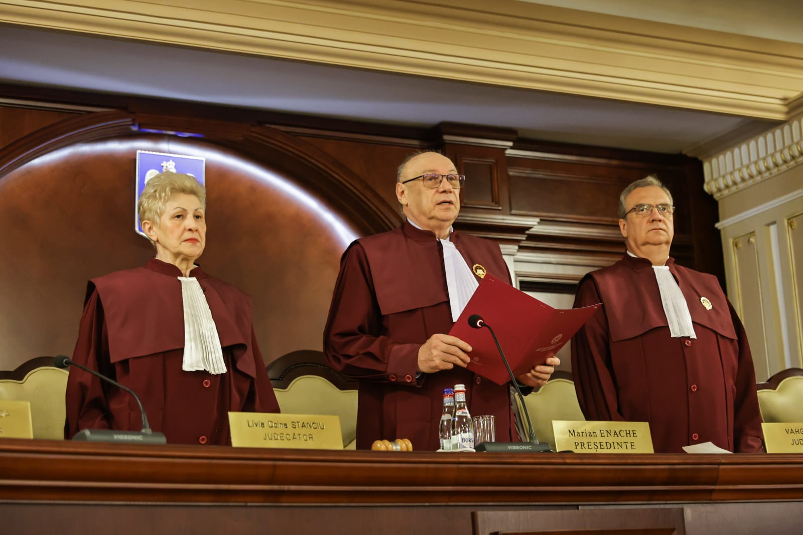 Oamenii președintelui Dan, noile mutări politice și debutul negocierilor pentru guvern. Prima predare simbolică a puterii | Reportaj