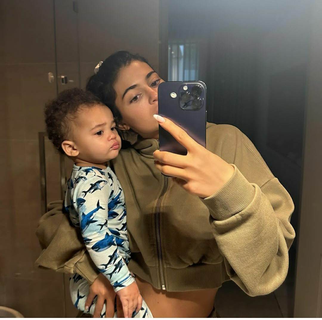 Primele imagini cu băiețelul lui Kylie Jenner și al lui Travis Scott. Ce nume i-au ales: „Nu-l mai cheamă Wolf”