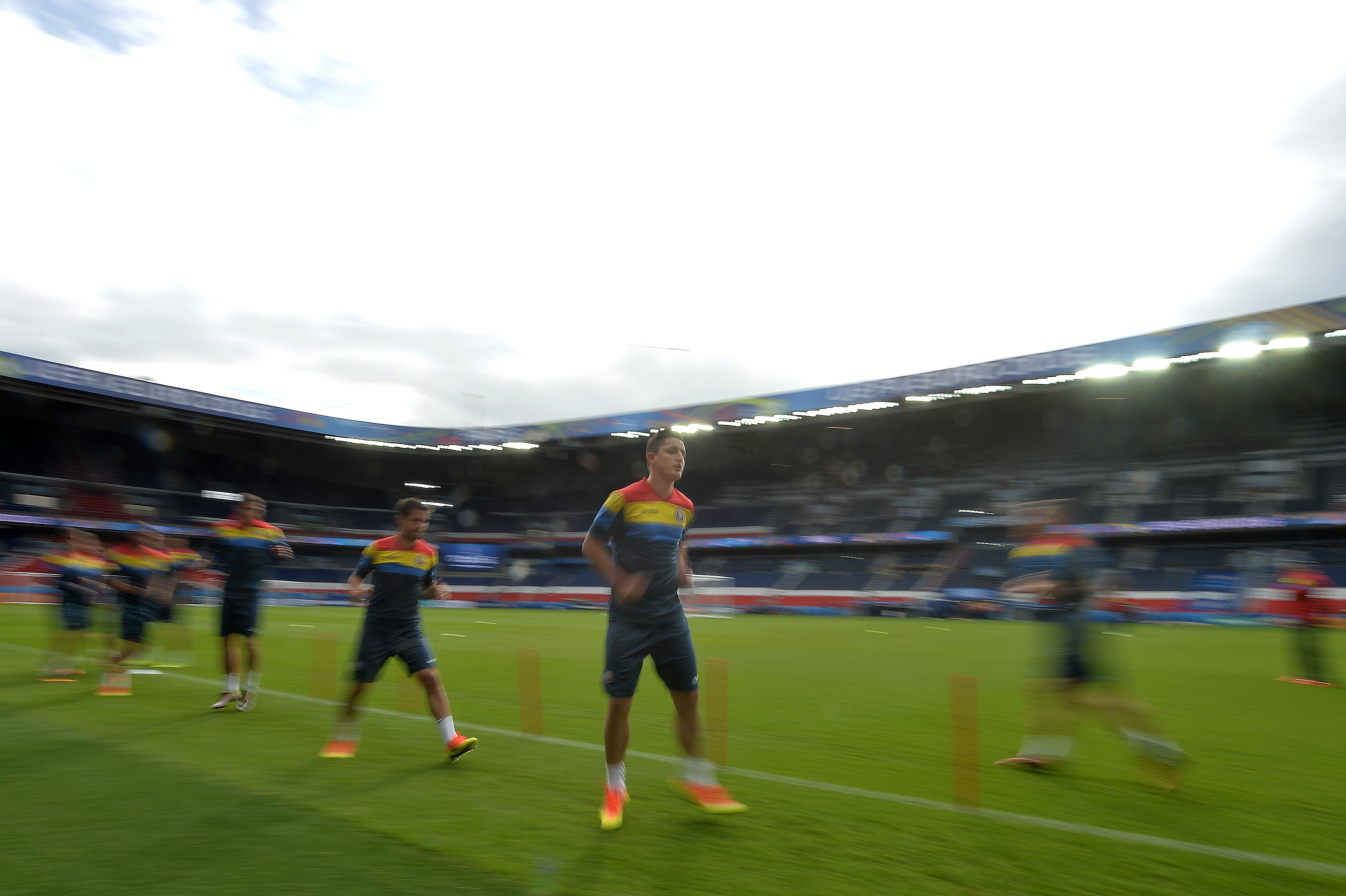România - Elveția 1-1. Leșin după pauză! Stancu a deschis scorul din penalty, Mehmedi e egalat. Ne-am calificat la decisivul cu Albania!/ BLOG&FOTO&VIDEO