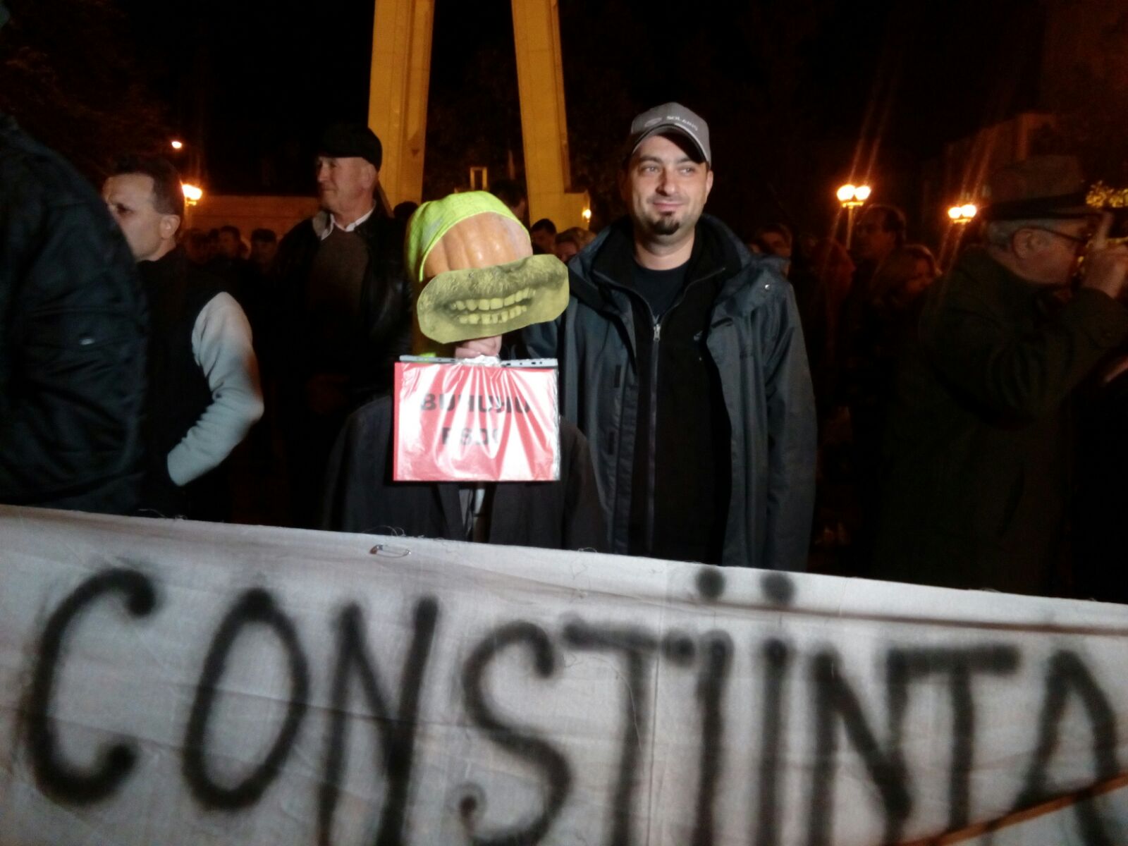 UPDATE: Proteste mai multe orașe din țară față de modificarea legilor justiției. Oamenii au ținut un moment de reculegere în memoria victimelor din Colectiv | FOTO&VIDEO
