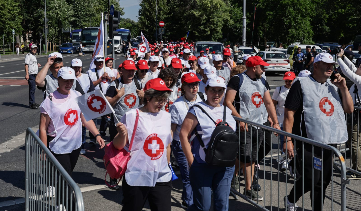 Proteste din cauza legii salarizării: sindicaliștii SANITAS, angajații de la Fabrica de Arme Cugir, ANAF și magistrații se revoltă