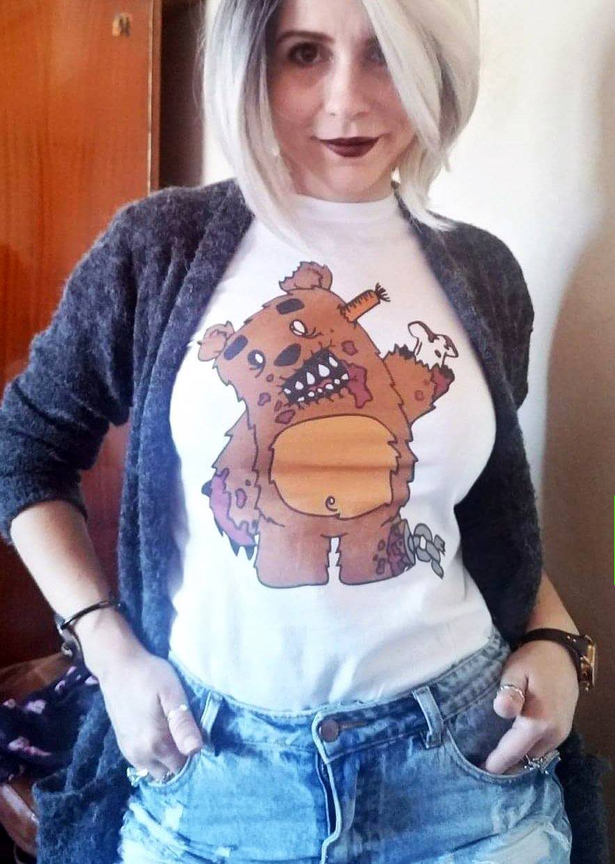 VIDEO | Poeta Marcica, povestea fetei cu scleroză multiplă care își ucide iubiții în versuri. Interviu cu scriitoarea Ioana Laura Florescu: ”Nu vă mai grăbiți, viața trece oricum prea repede!”