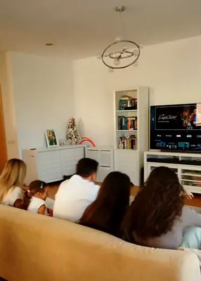 Imagini cu casa în care locuiește Mihai Morar. Stă într-un apartament cu 4 camere