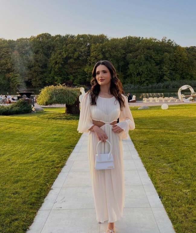 Cine e soția lui Răzvan Marin. Crina are o carieră de succes în stomatologie și e și mama unei fetițe