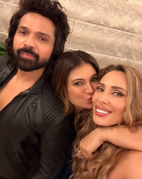 Iulia Vântur și-a petrecut ziua de naștere alături de Salman Khan și prieteni. Imagini de la petrecere
