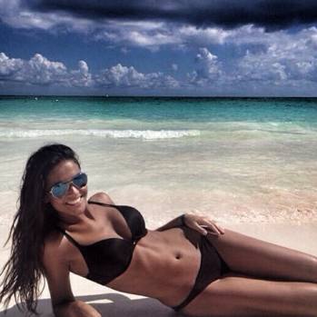 Fernando Alonso şi-a schimbat iubita. Lara arată INCREDIBIL în costum de baie / GALERIE FOTO