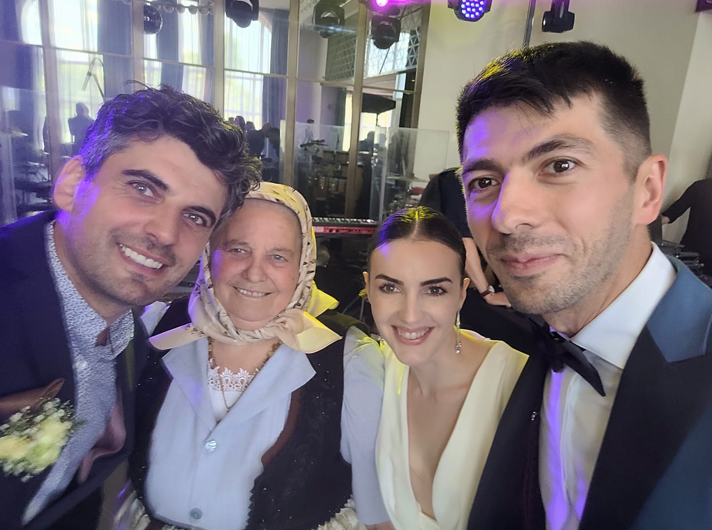Mircea Bravo s-a căsătorit. Prietenii lui au glumit pe internet: „Prima nuntă la care o să fie furată bunica, nu mireasa”