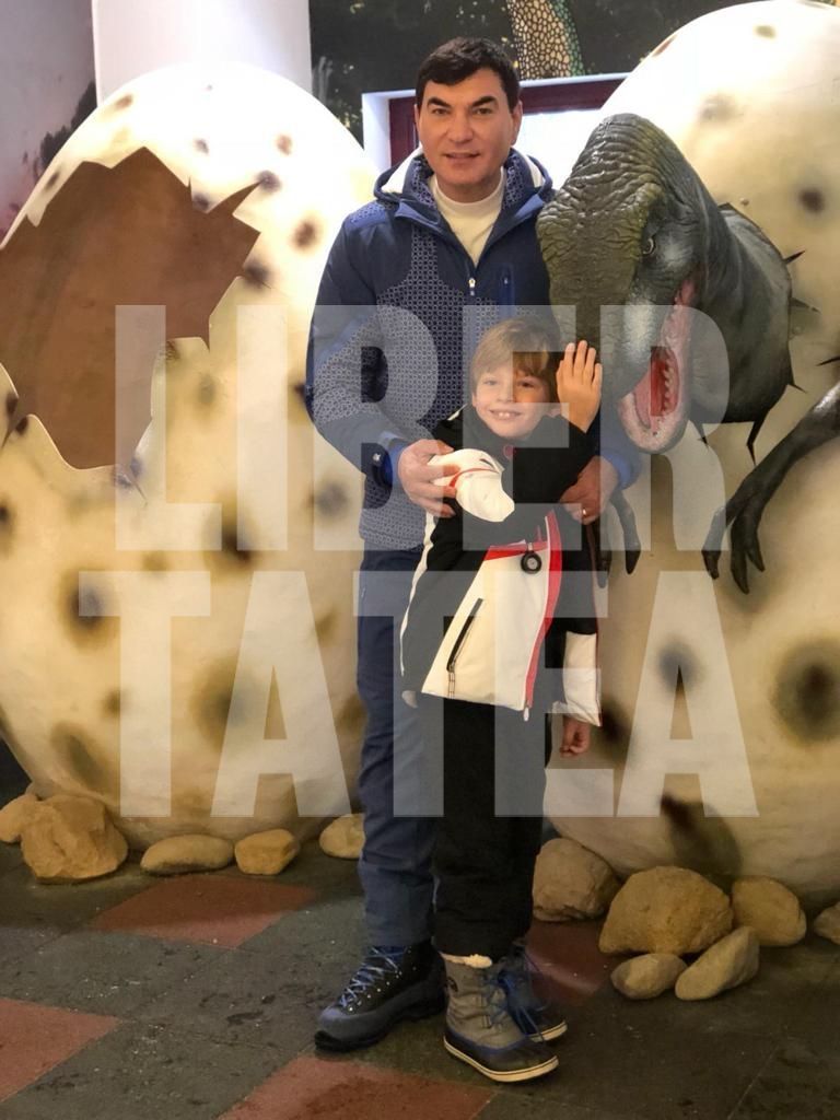 EXCLUSIV | Primele fotografii cu clanul Borcea! De sărbători, omul de afaceri și-a strâns laolaltă cei șapte copii pe care îi are cu patru femei!