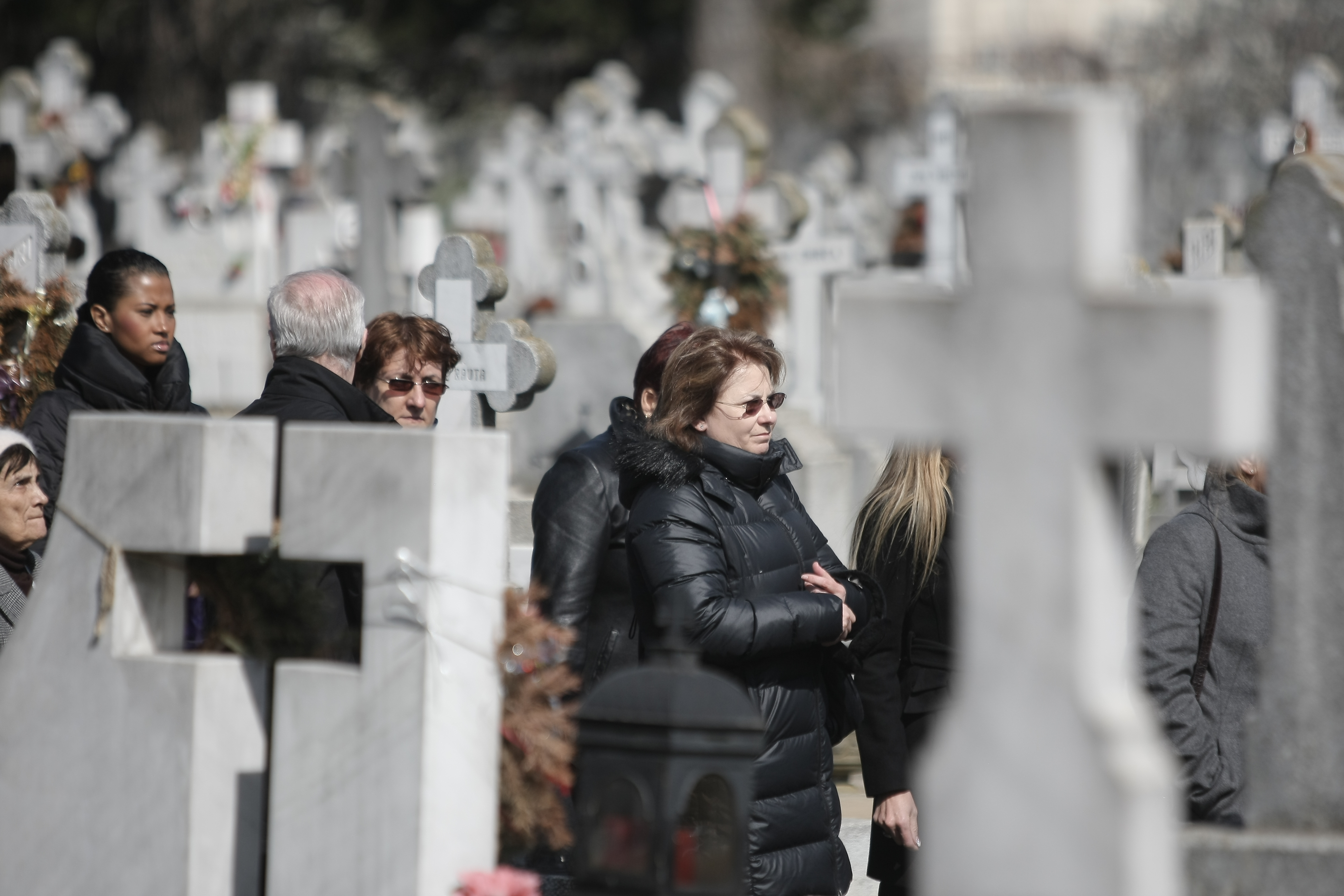 Iolanda Balaș-Soter a fost condusă pe ultimul drum de elita sportului românesc. Pe fosta mare săritoare în înălțime au plâns-o Gabi Szabo, Monica Iagăr, Mariana Bitang, Elisabeta Lipă, Octavian Bellu, dar și un general de 93 de ani/ FOTO