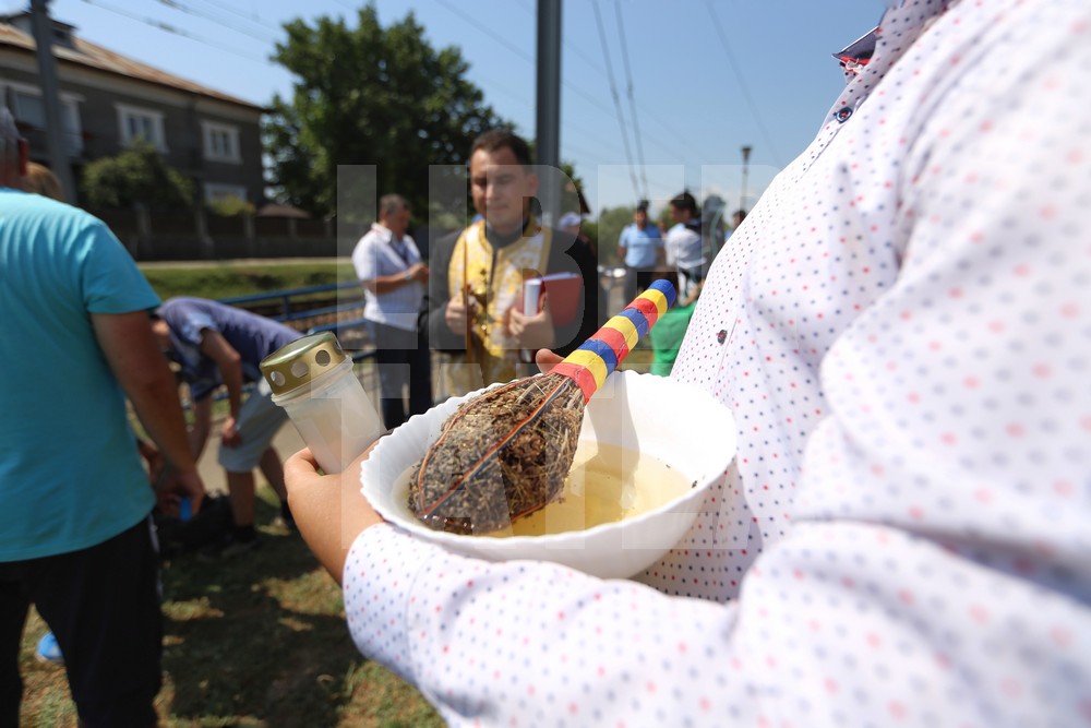 EXCLUSIV/ Sinucidere și crimă la Brănești. Mama și-a împins fata cea mare în fața trenului, pe cele doua mici le-a luat în brațe și a sărit pe șine!