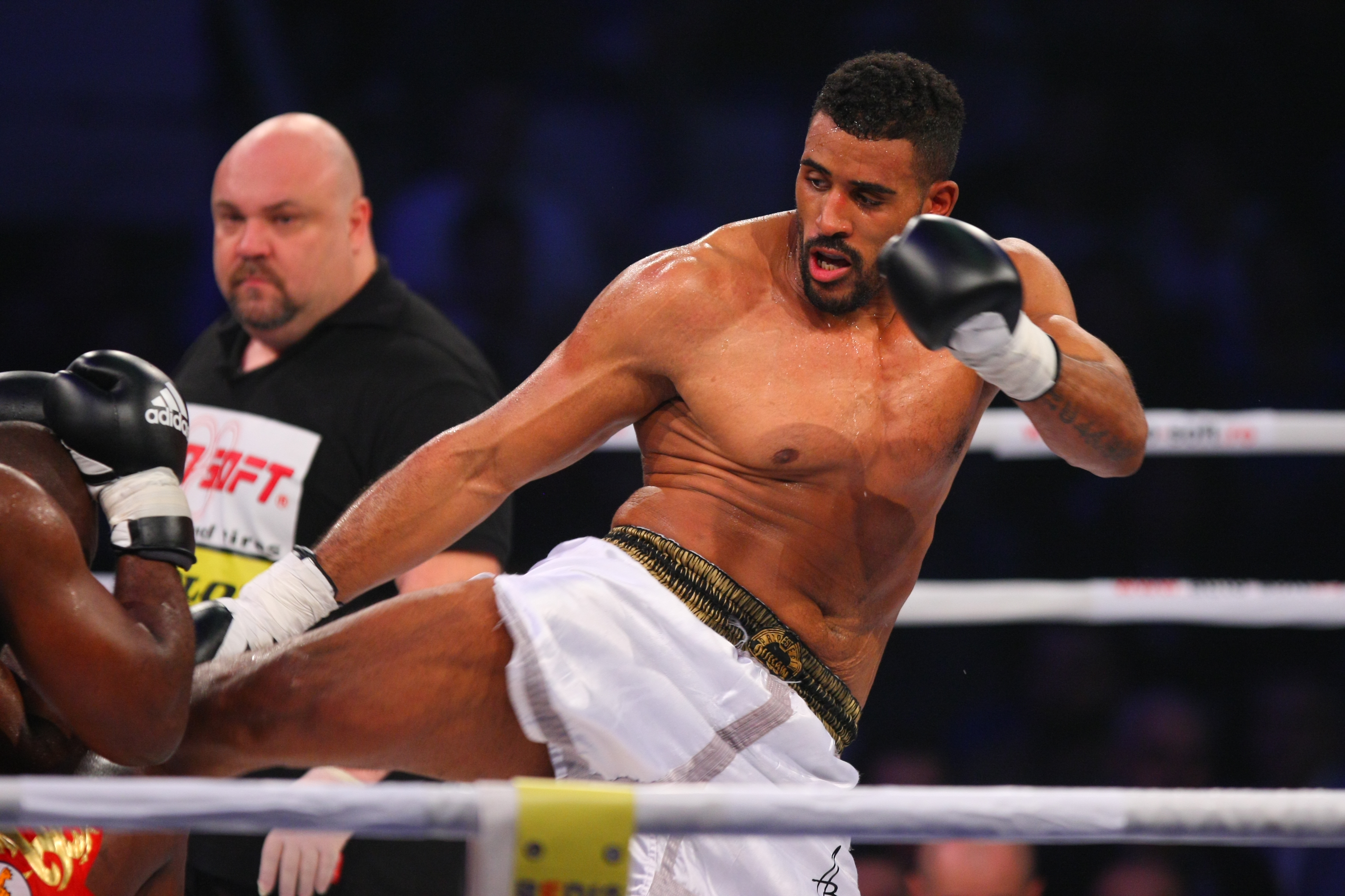 Meciul în urma căruia Amansio Paraschiv a devenit campion mondial Superkombat New Heroes! VIDEO& FOTO