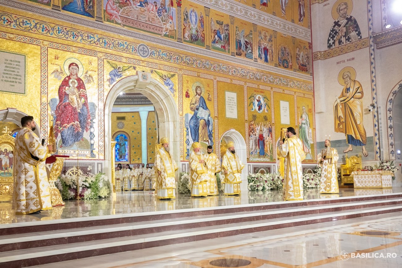 Cum arată Catedrala Mântuirii Neamului în interior. Imagini transmise de Biserica Ortodoxă, pentru că presa a fost interzisă