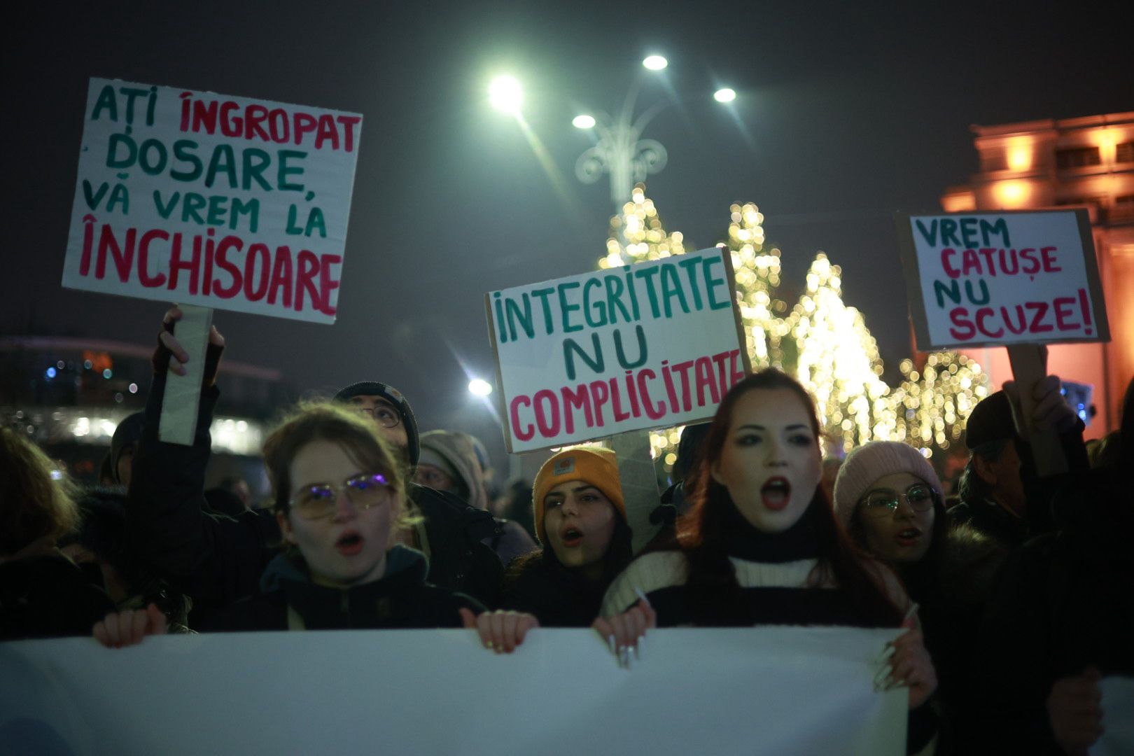 Marș pentru justiție în București: „Ați îngropat dosare / vă vrem la închisoare”/ Băsescu: MCV-ul ar putea fi reactivat