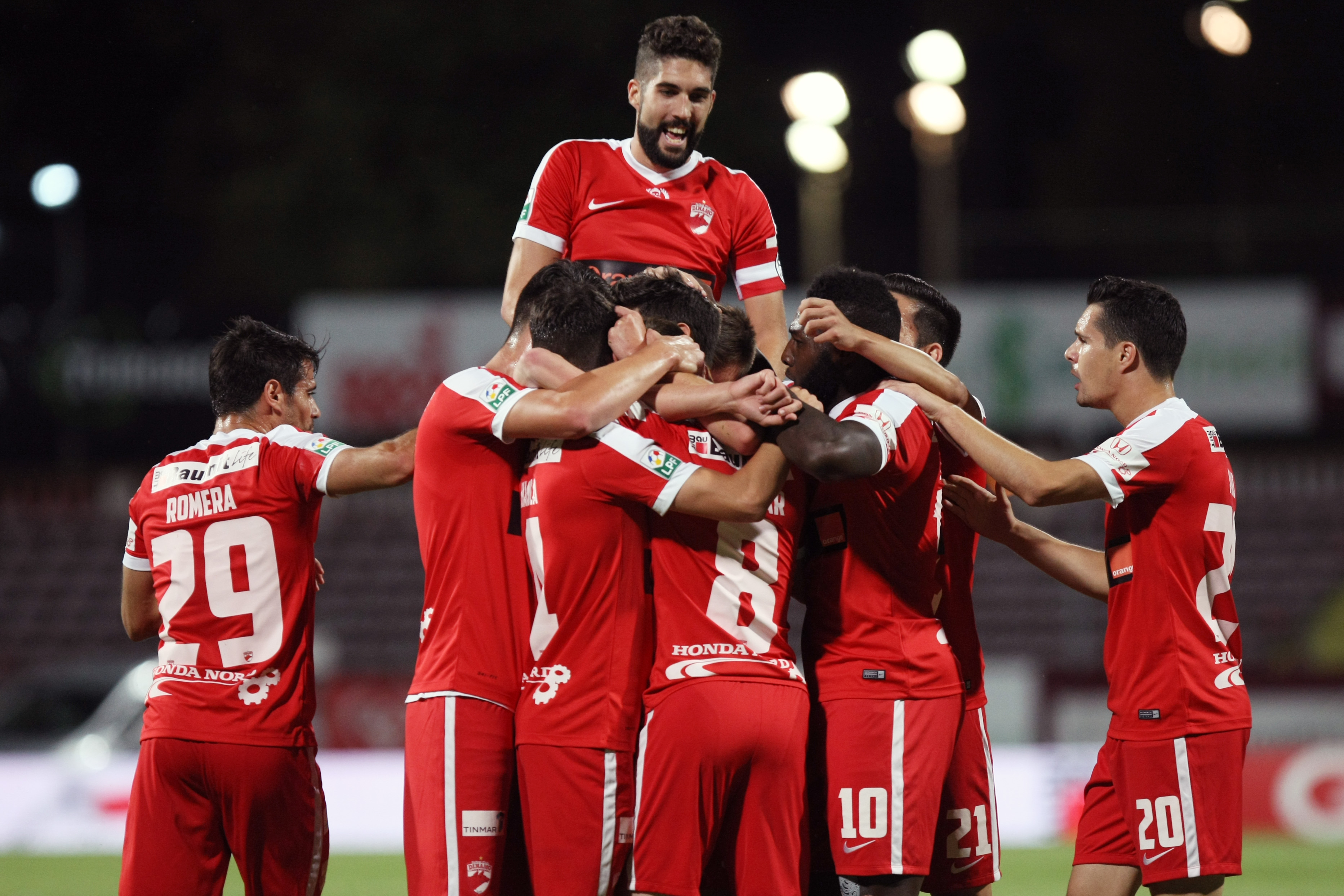 Liga I, etapa a 6-a: Dinamo - Gaz Metan 1-1. Lazăr a deschis scorul, Llullaku a egalat! ”Câinii” au jucat fanul ucis după derby / FOTO&VIDEO