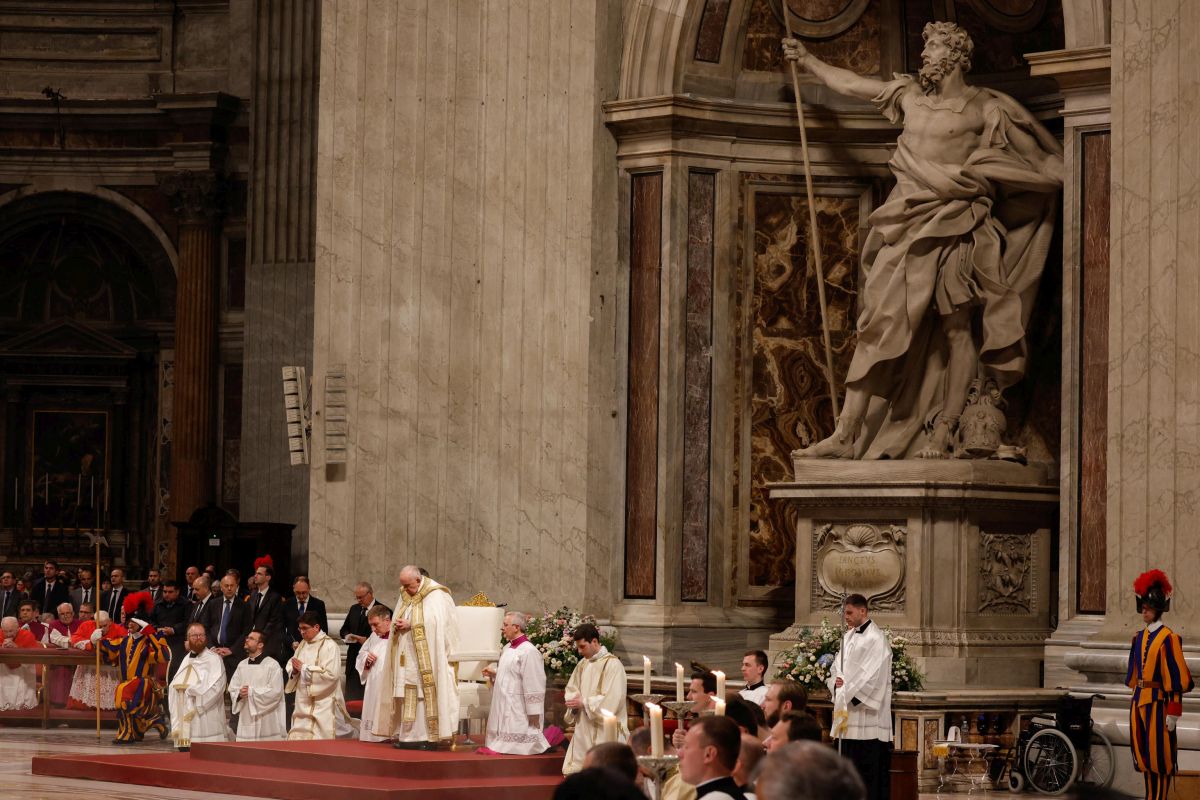 Papa Francisc a deplâns, la slujba de Înviere, indiferența din societate și „vântul rece al războiului”