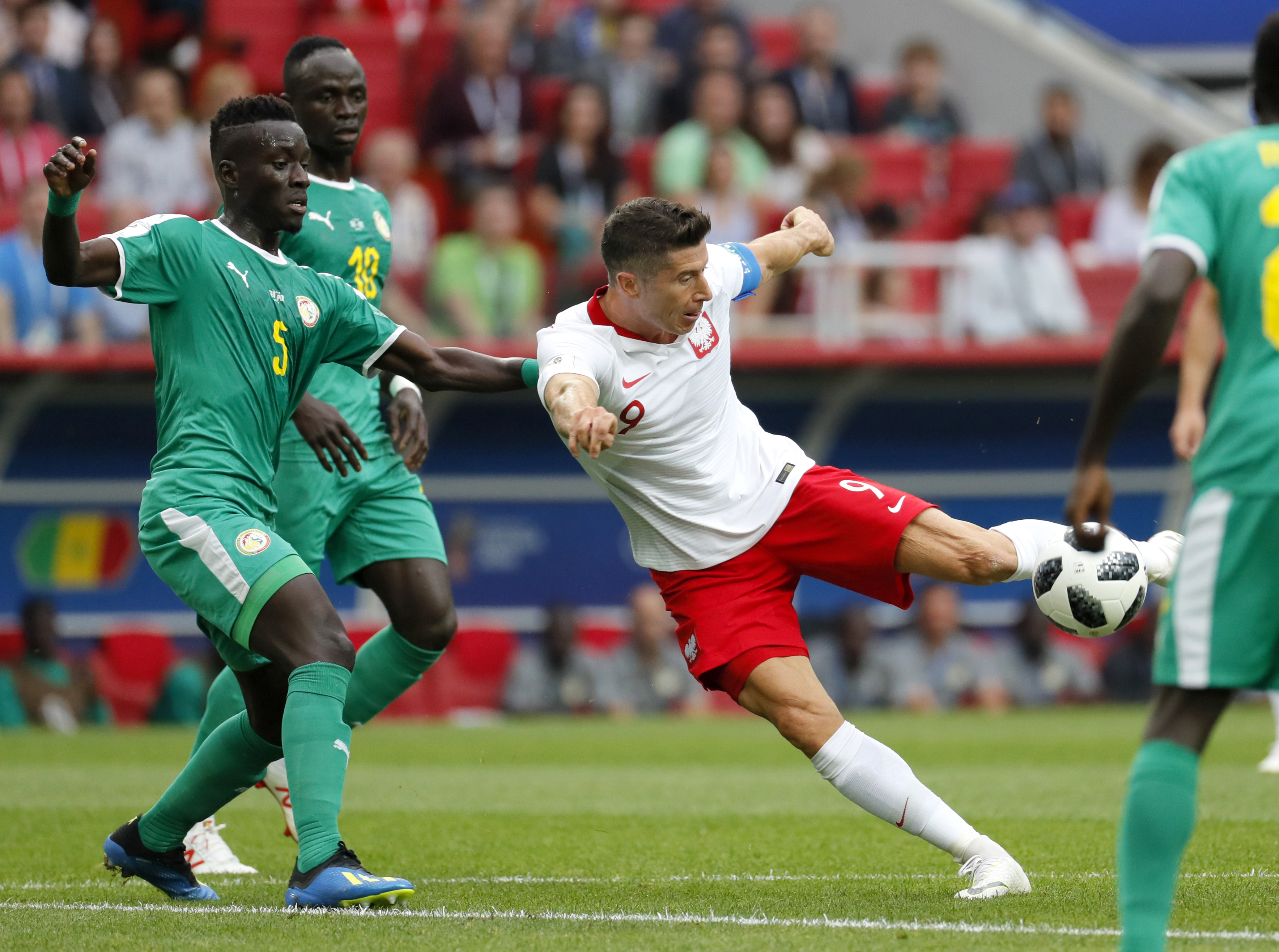 Consolare pentru Robert Lewandowski, după eșecul cu Senegal, de la Campionatul Mondial de fotbal 2018: un sărut, doar atât!
