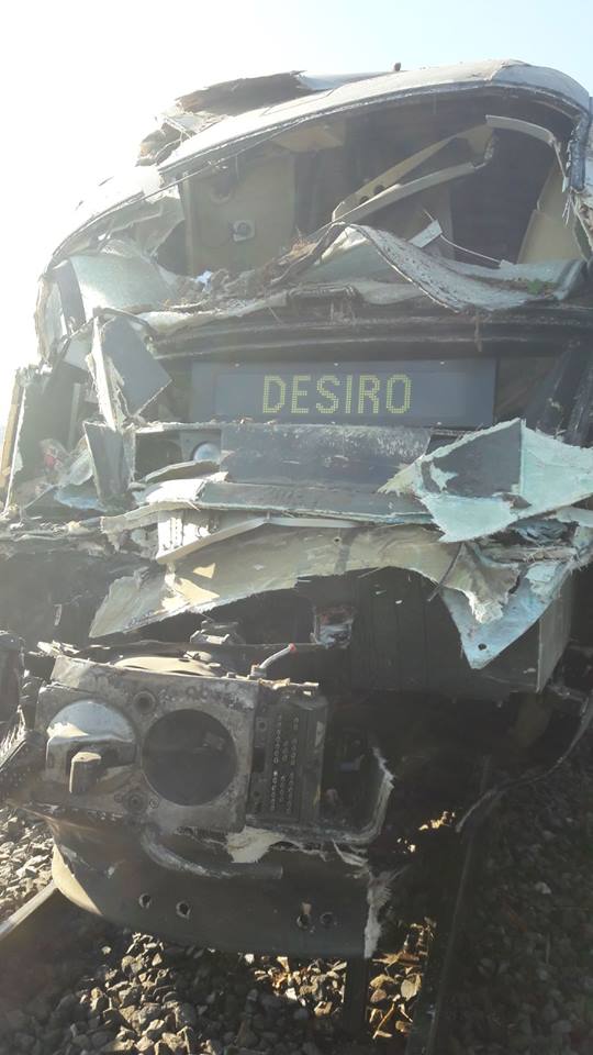 Camion spulberat în urma unui accident de tren în Mureș. Șoferul a scăpat miraculos