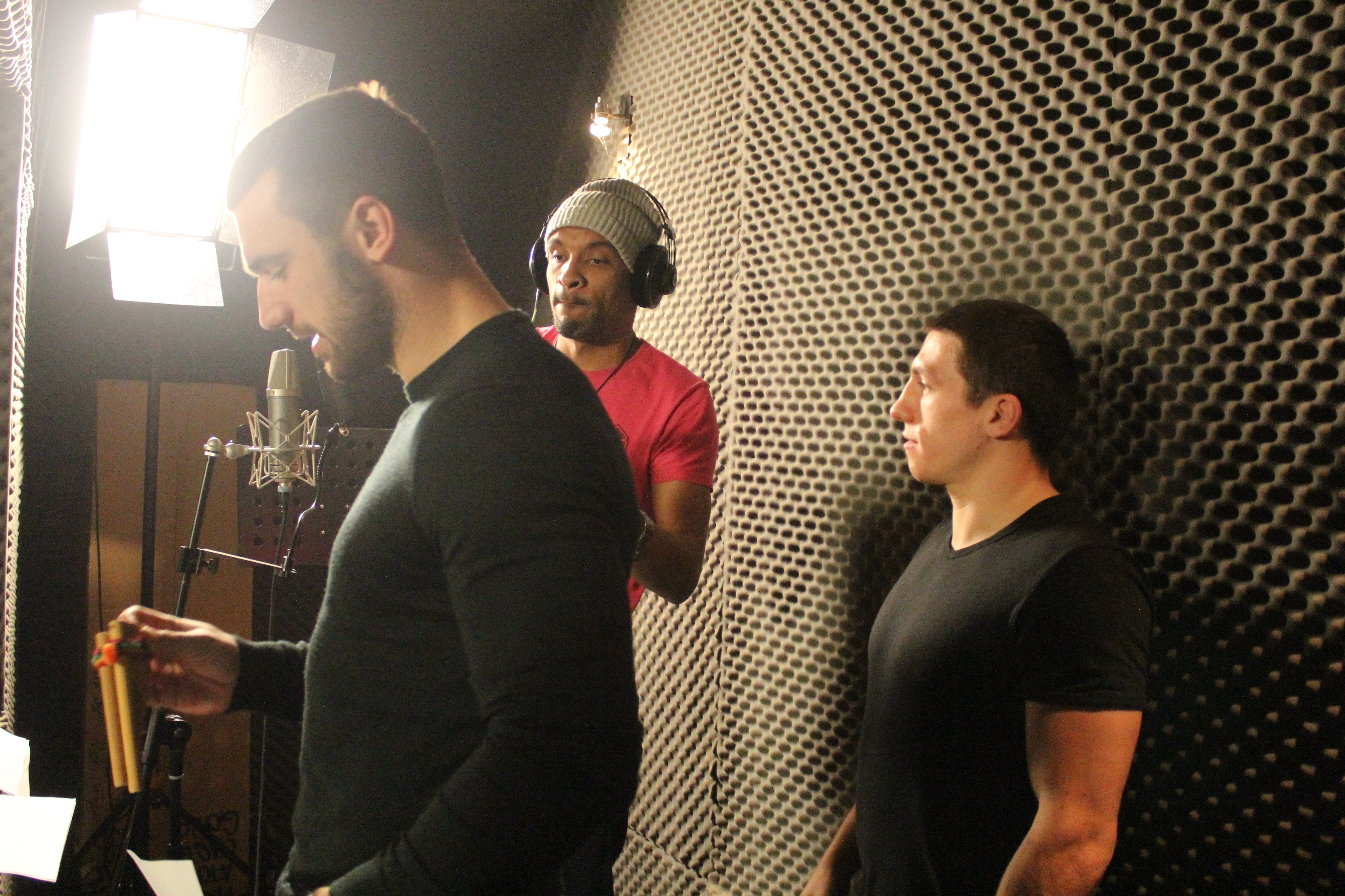 EXCLUSIV / Primiți cu colindul? Luptătorii Superkombat au intrat în studio! GALERIE FOTO&VIDEO