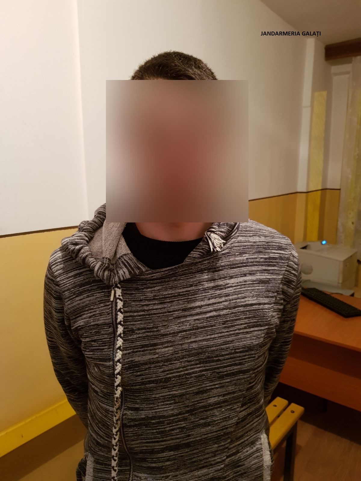 VIDEO&FOTO/Un tânăr din Galaţi a distrus apartamentul bunicii sale pentru că nu-şi găsea etnobotanicele