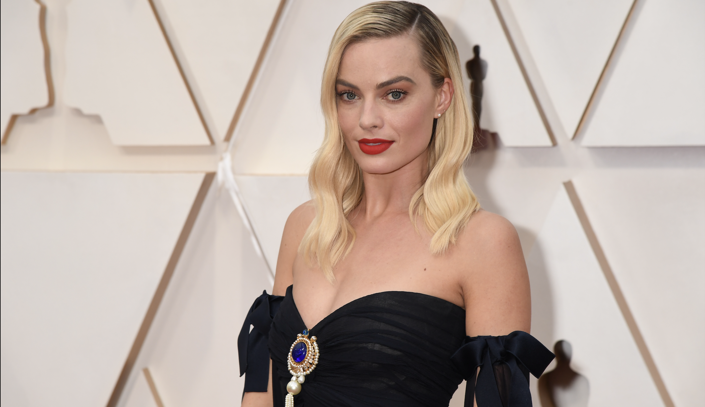 Az elmúlt években a nagy divatházak archívumába merülés bevált módja annak, hogy egy híresség kitűnjön a vörös szőnyegen