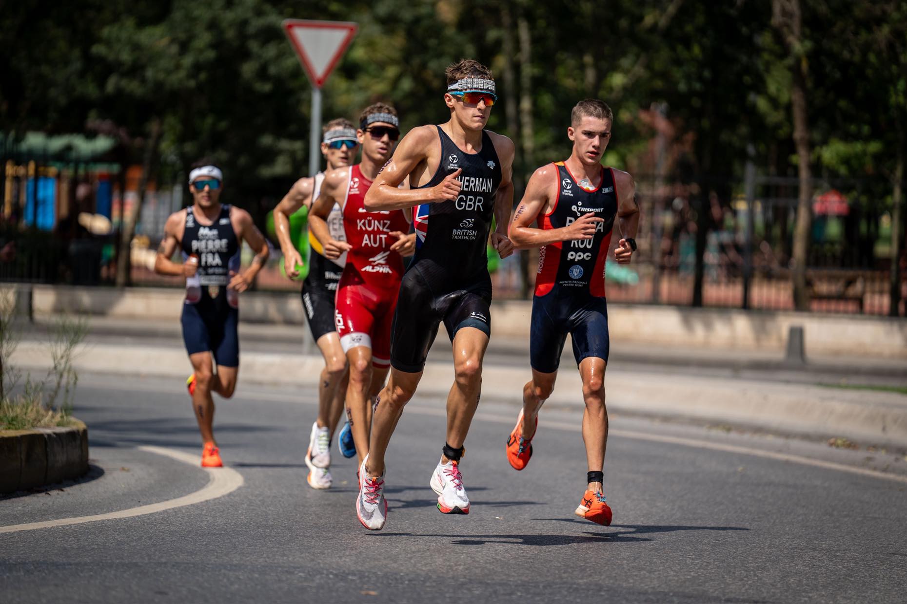 Carol Popa, sportivul care a făcut istorie pentru România la triatlon: „De multe ori, sistemul nu este gândit să ne ajute cu adevărat să creștem”
