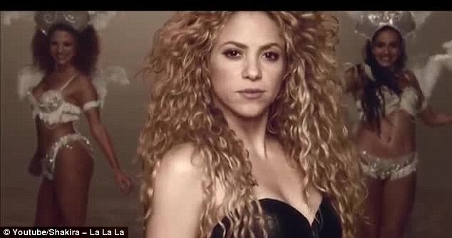 Shakira l-a luat pe Pique în videoclipul pentru Mondiale