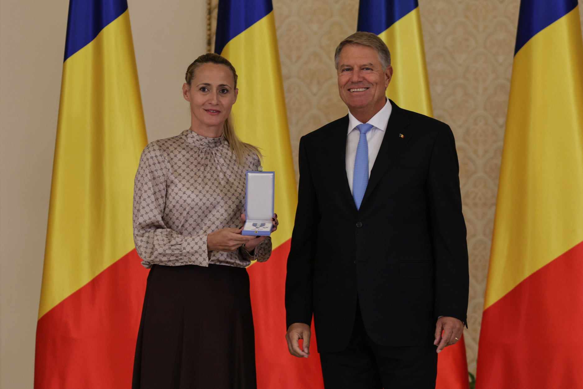 Gafă a președintelui Iohannis la decorarea medaliaţilor de la JO Paris. A spus „comemorarea”, în loc de „ceremonia” | VIDEO