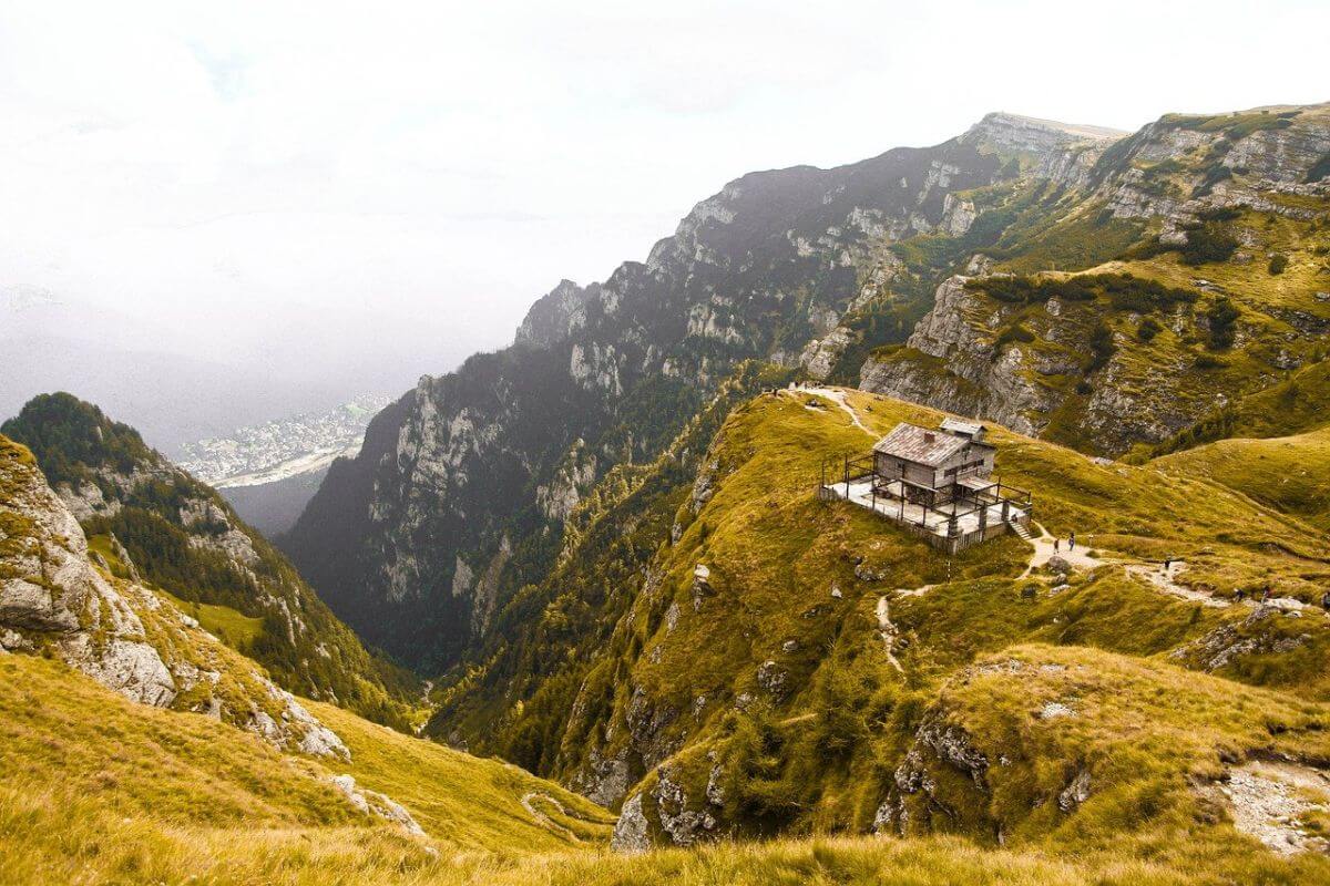 Campinguri din România. Cele mai frumoase locuri de campat cu cortul la munte sau la mare
