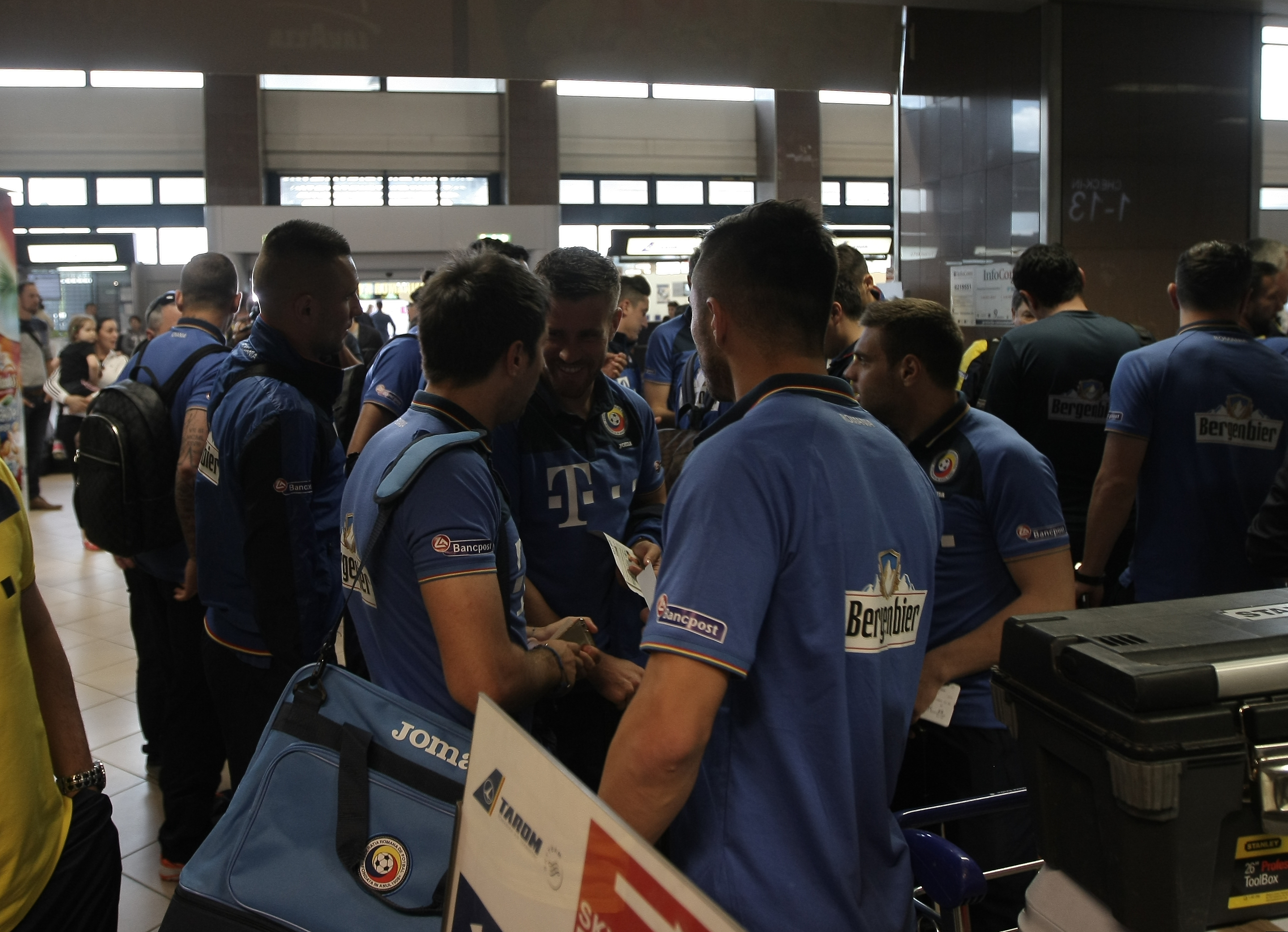 Anghel Iordănescu l-a luat pe Denis Alibec în cantonamentul din Italia. Selecționerul, absent | GALERIE FOTO