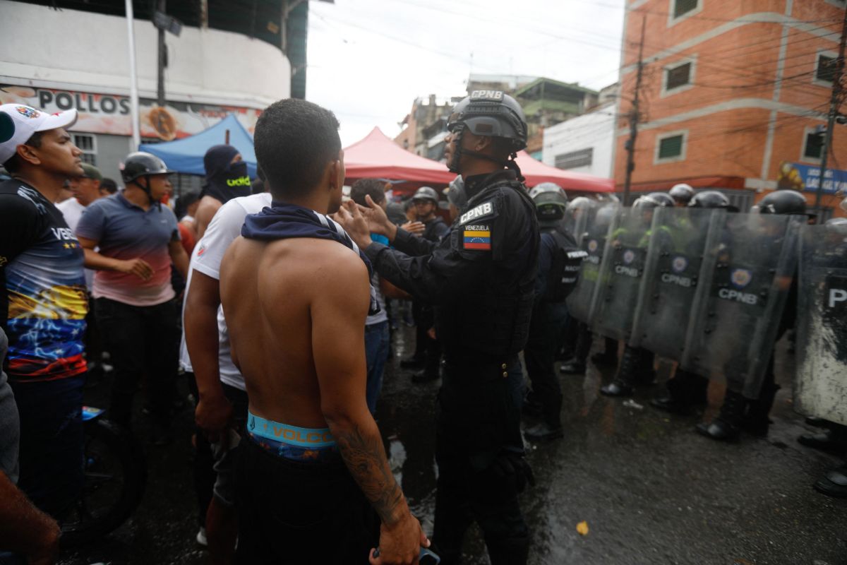 Revoltă în Venezuela după ce Nicolas Maduro a fost declarat câștigătorul prezidențialelor. Oamenii contestă în stradă rezultatul scrutinului