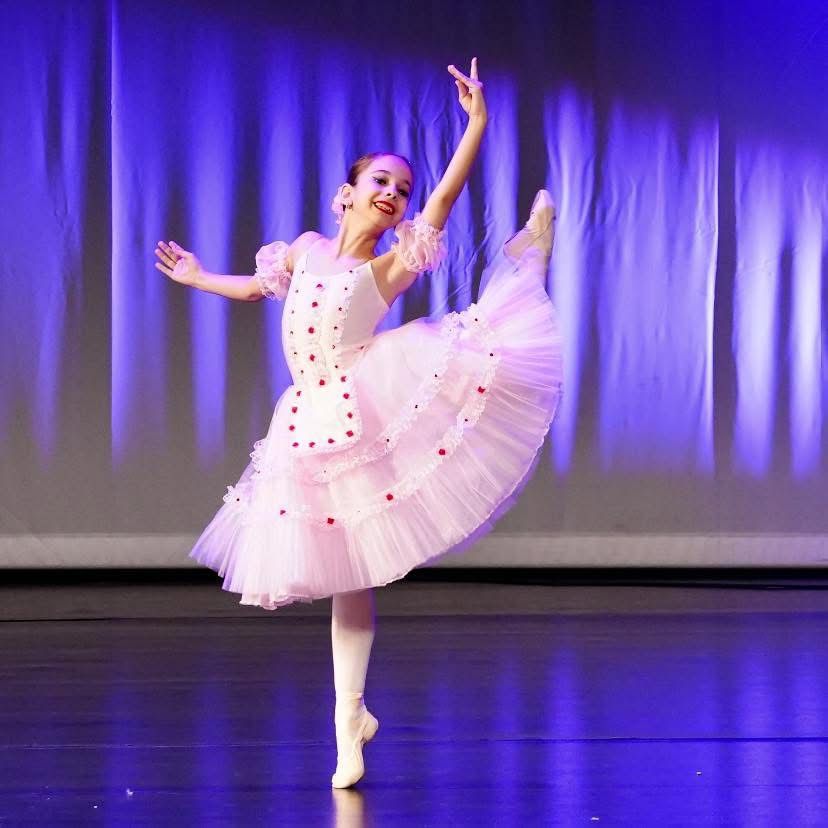 Povestea Antoniei Ursu, micuța balerină de 11 ani, calificată în finala Youth America Grand Prix din Texas. „În momentul în care încep să dansez, orice durere, orice gând sau emoție dispar, iar eu rămân doar cu muzica”