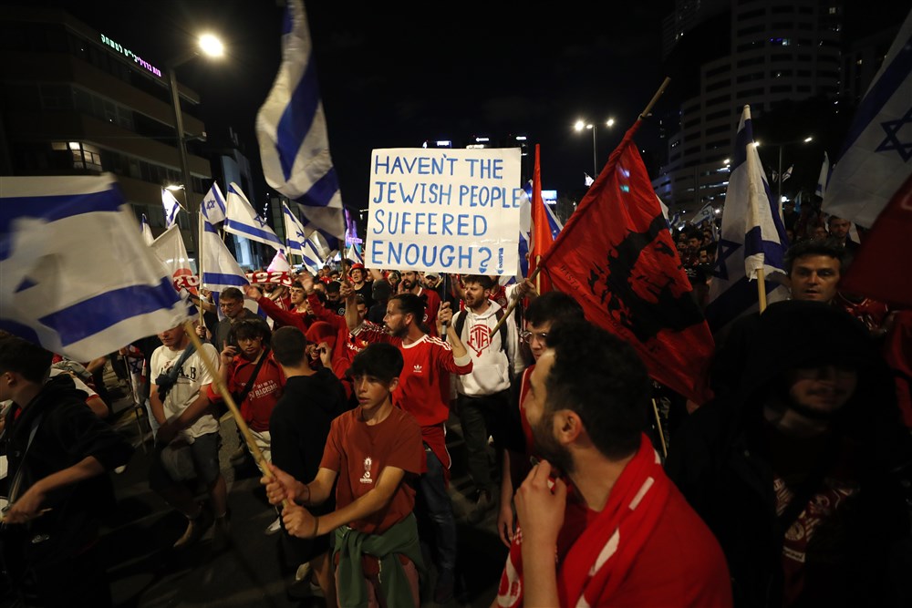 Proteste masive în Israel față de reforma justiției, deși Netanyahu a anunțat amânarea proiectului. Ce vor oamenii