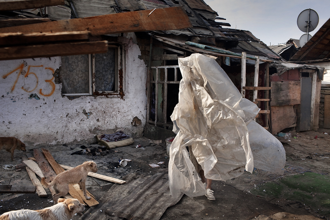 VIDEO/ Mugur Vărzariu, fotograful care oprește buldozerele. Fotografiile sale au ajuns în New York Times