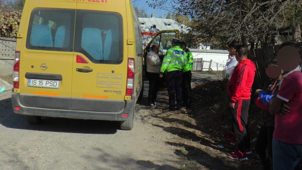 Fetiță de trei ani, ucisă de microbuzul școlar plin cu elevi, în Iași. Detalii șocante: A fost călcată cu roata pe cap