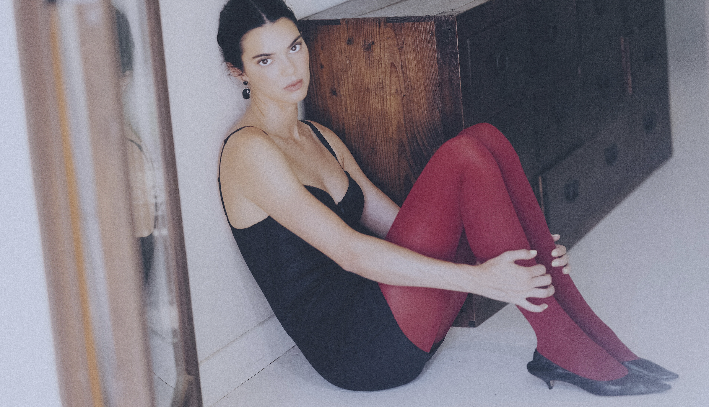 Inspirálódj Kendall Jenner stílusa által, és tedd minden szetted egyedivé egy színes harisnyával!