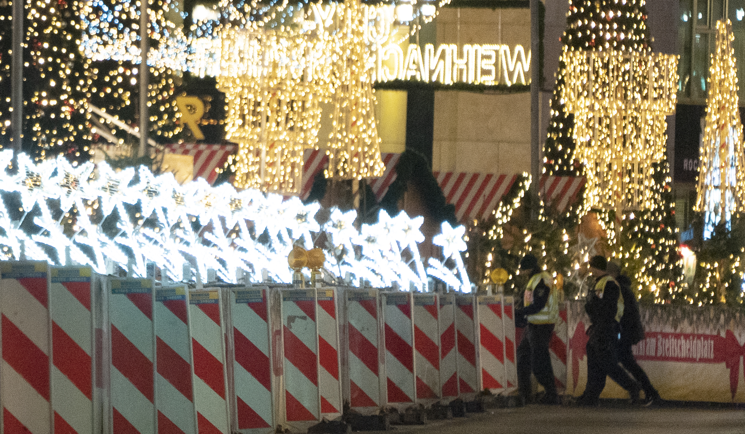 Târgul de Crăciun din Berlin, evacuat din cauza unui colet suspect. În urmă cu trei ani, în același loc mureau 12 oameni într-un atentat terorist