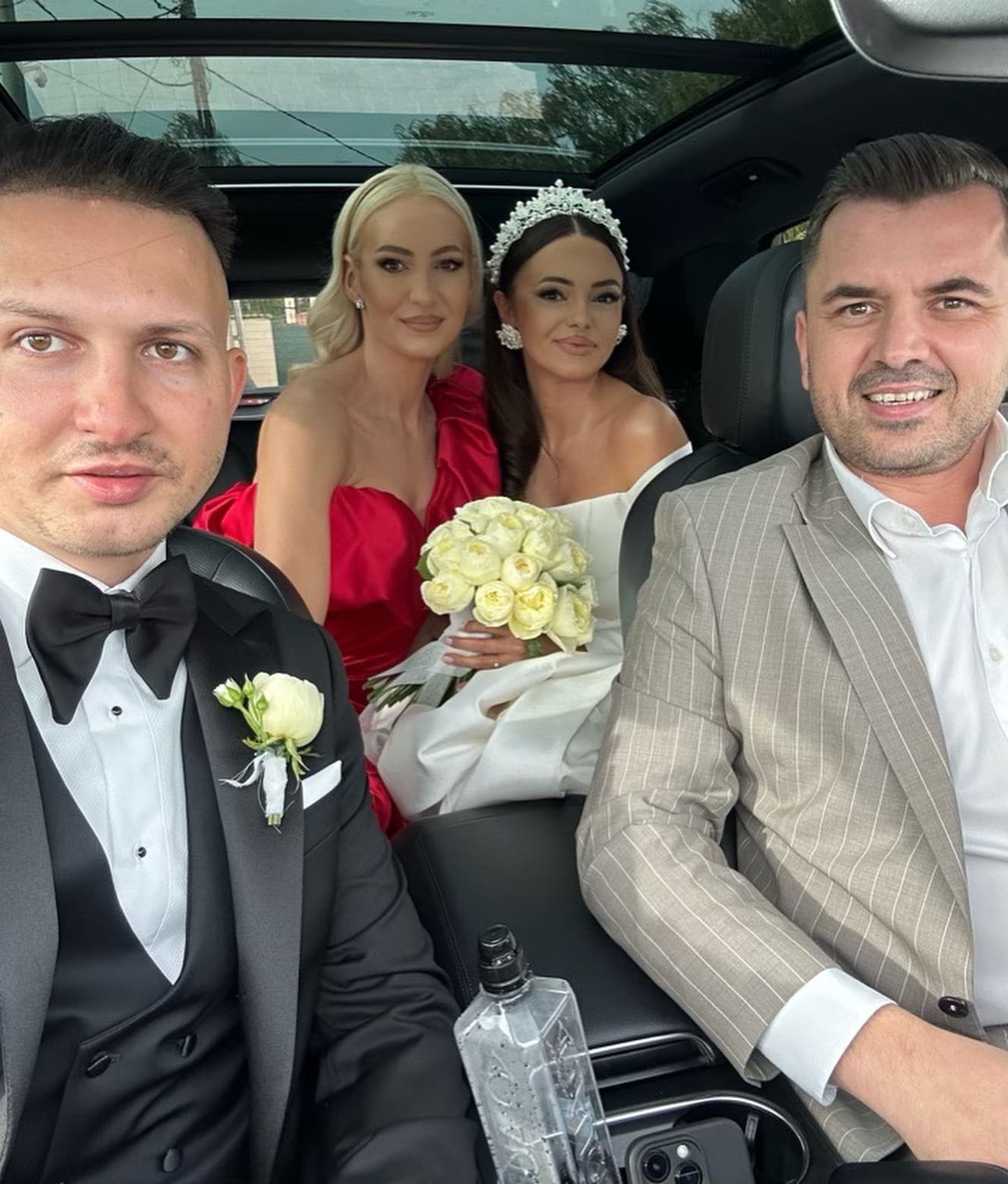 Cosmina Adam s-a căsătorit cu Claudiu Matei, care e politician. Cum a apărut Mirela Vaida la nunta fostei sale asistente de la „Acces Direct”