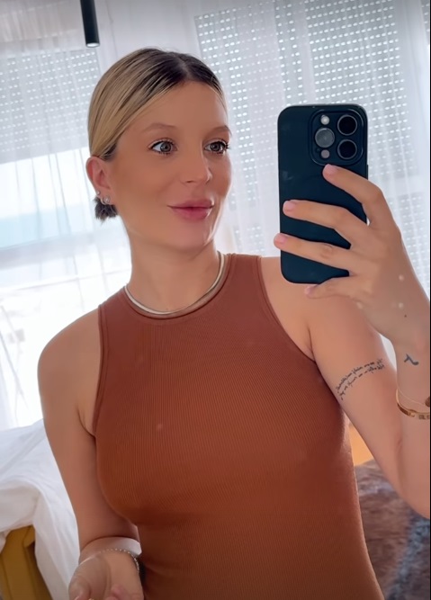 Cum arată Ana Baniciu la o lună de când a născut.  S-a pozat în rochie mulată: „A revenit talia”
