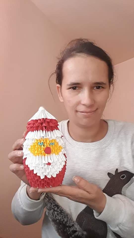 GALERIE FOTO/ Câțiva buzoieni talentați fac spectacol din hârtie. Creează decorațiuni de Crăciun inedite