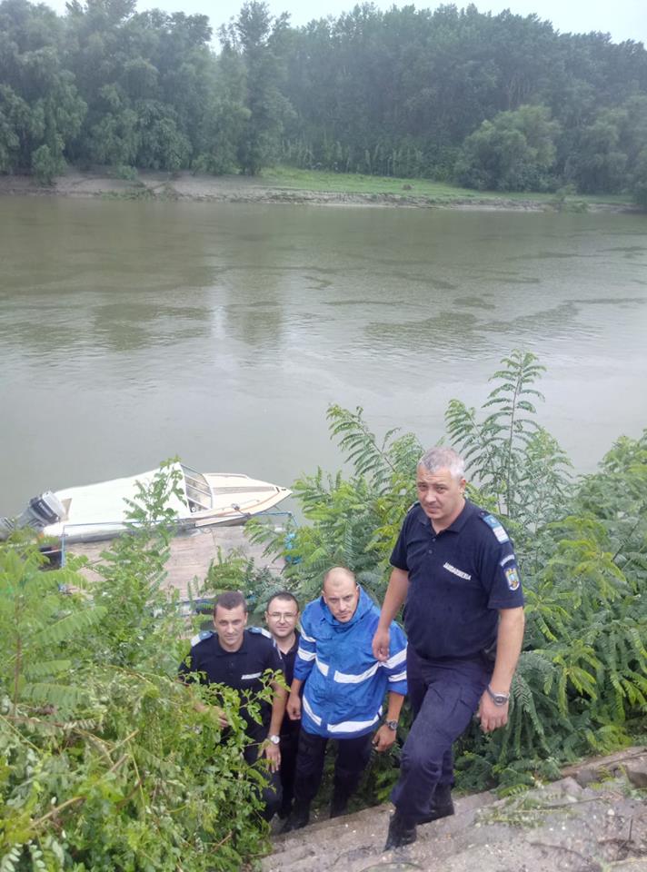 O femeie din Călărași a fost salvată de jandarmi din Dunăre. A vrut să se sinucidă