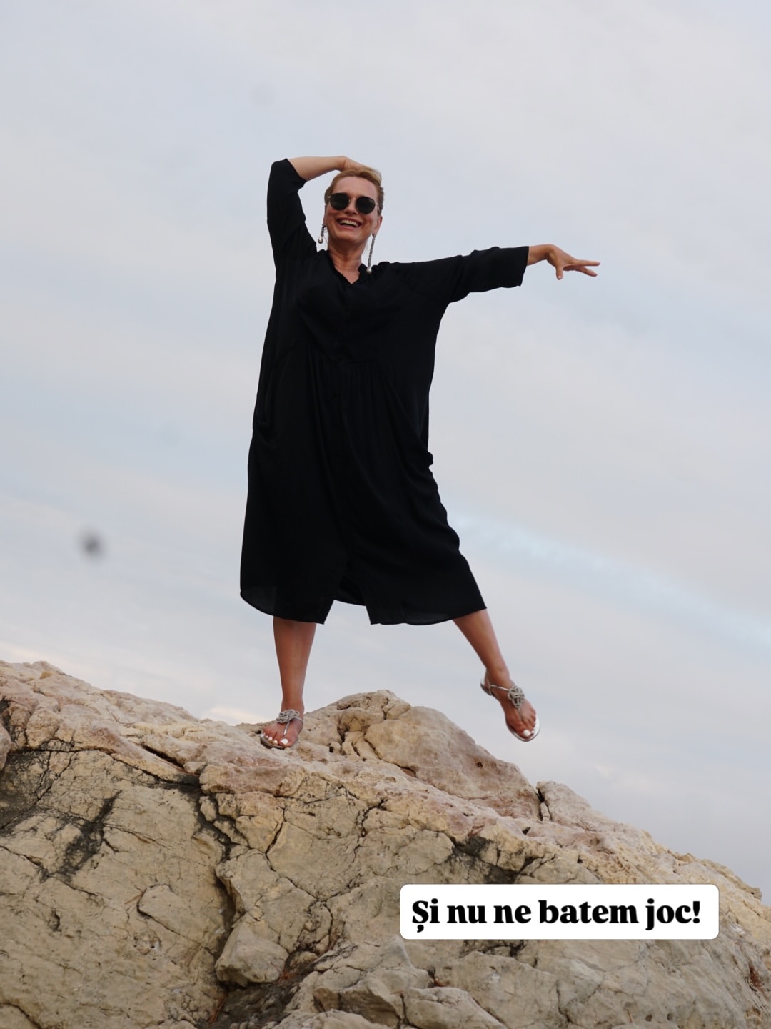 Andreea Esca, imagini virale de la mare. Ce spune vedeta despre înălțimea ei