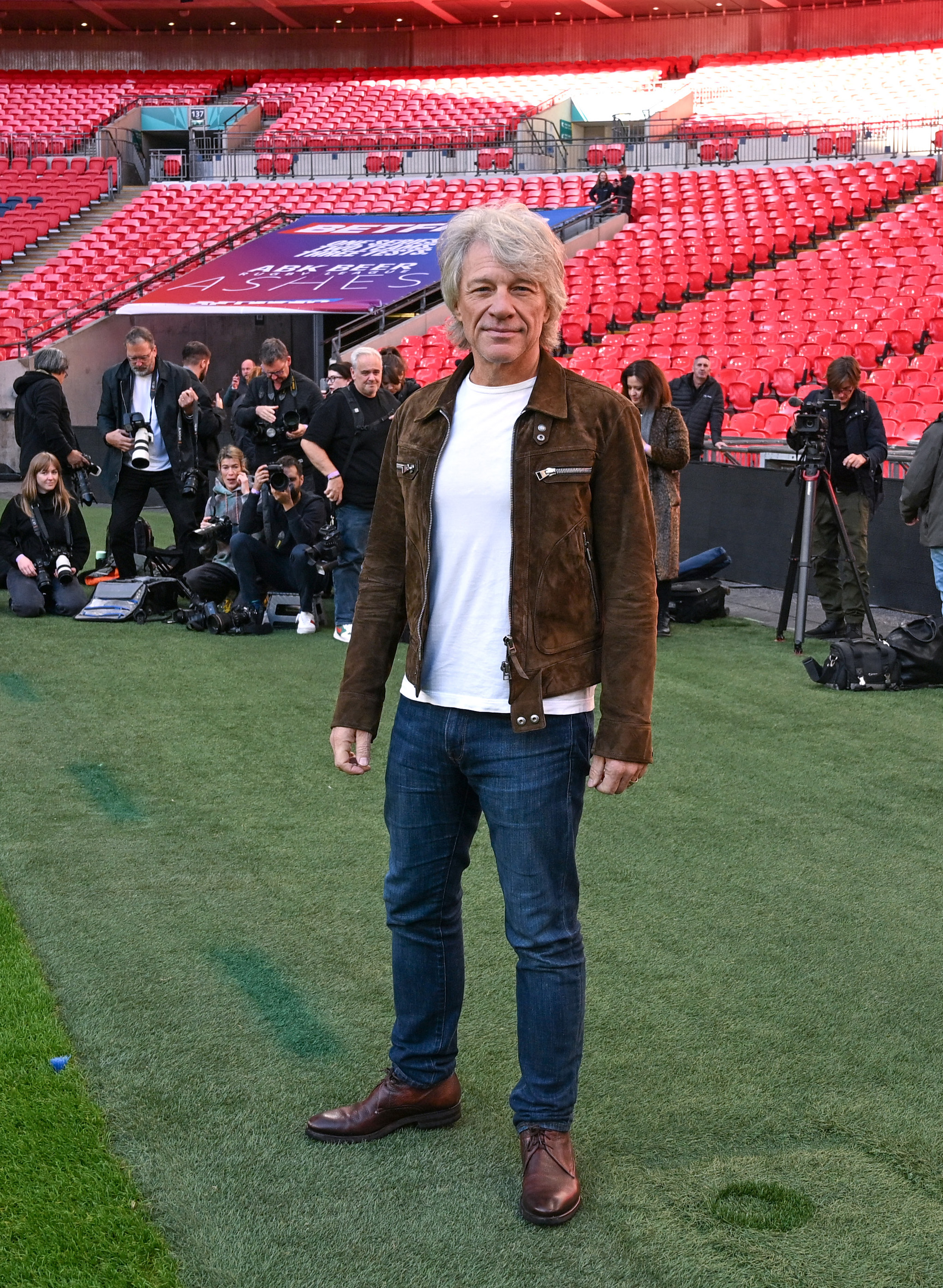 Bon Jovi a întrerupt concertul de la Madison Square Garden. Artistul le-a cerut fanilor să nu arunce biletele: „Trebuie să mă opresc”