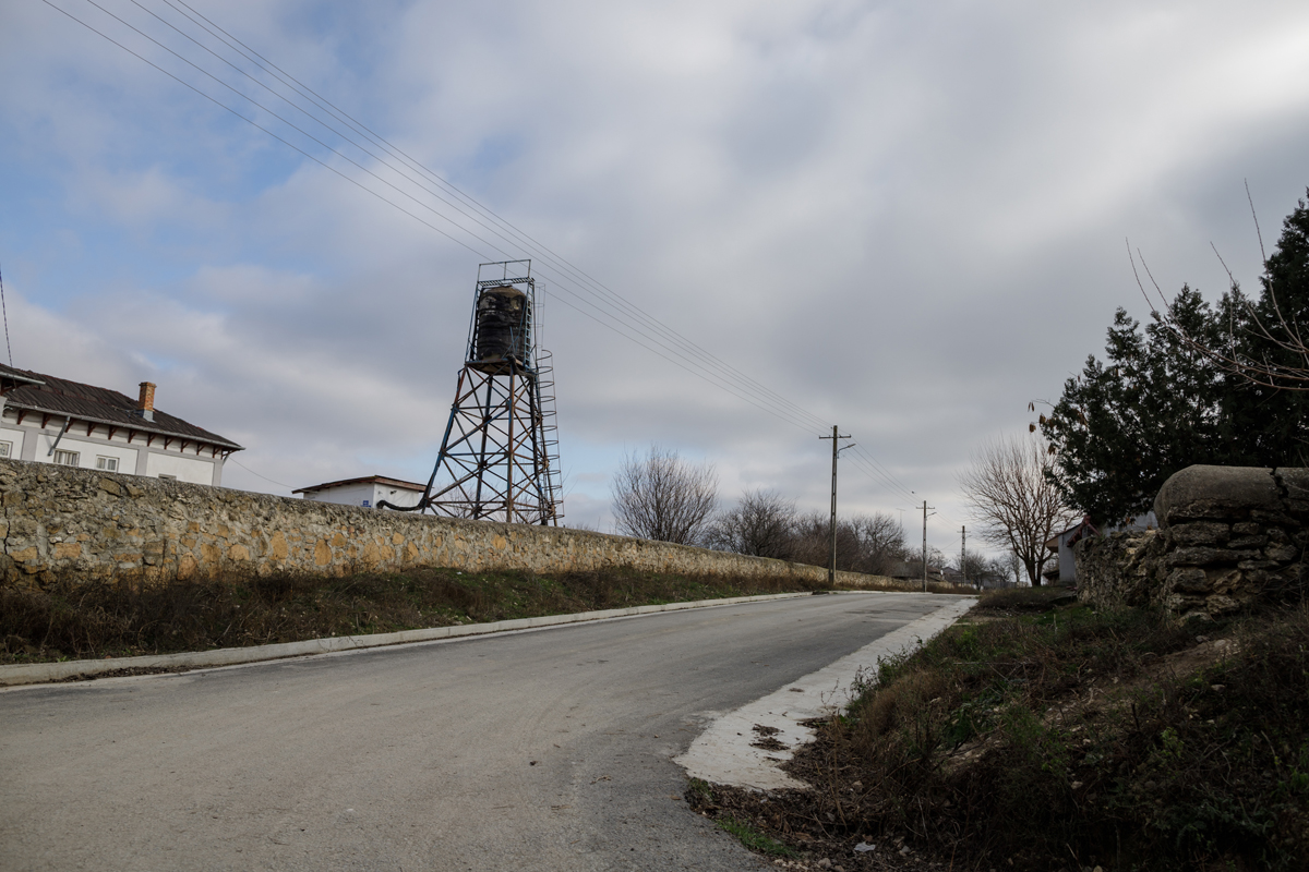 Românii au repopulat un cătun aproape părăsit de tătari. Acum, în satul Gherghina se taie porcul de Ignat și se ține Crăciunul