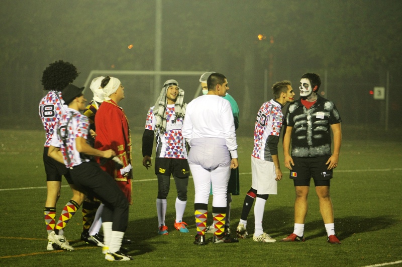 FOTO / Meci de groază la ”Arcul de Triumf”! Arlechinii şi Rebelii au jucat rugby-fotbal american
