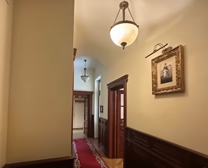 Restaurantul din curtea casei lui Silviu Prigoană. Omul de afaceri l-a făcut special pentru copiii lui și doar familia are acces acolo