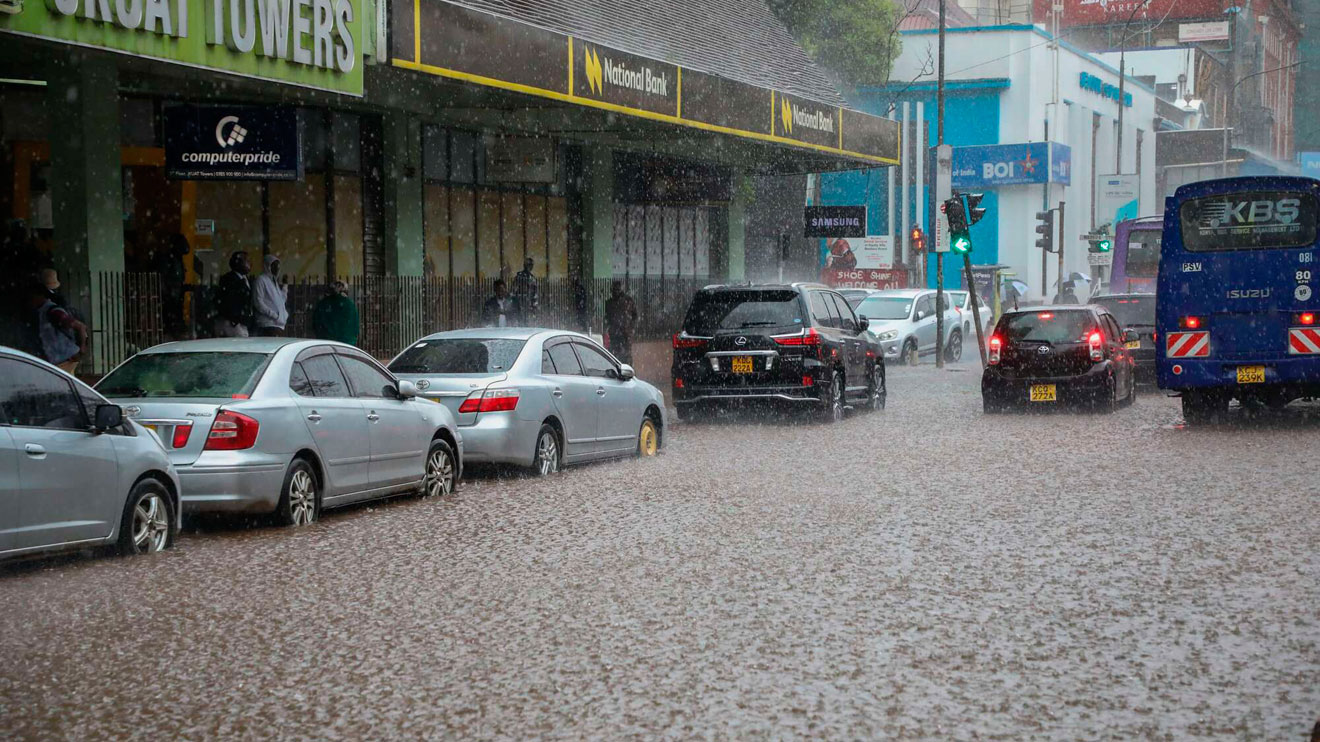 A photo of heavy rainfall being experienced in Nairobi
