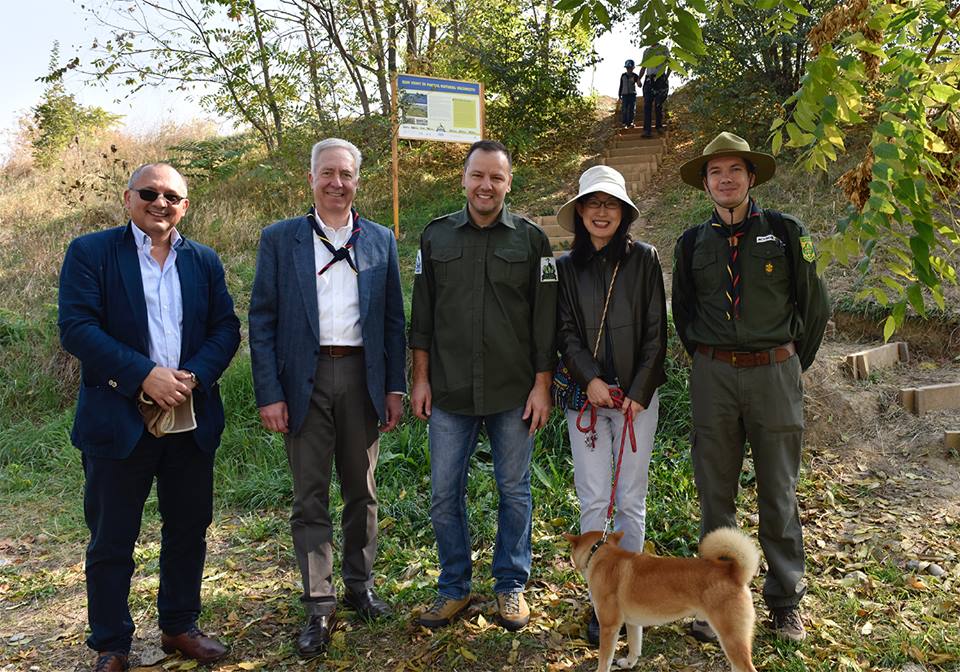 Ambasadorul SUA, la pas prin Parcul Natural Văcărești; Hans Klemm a fost promovat la rangul de cercetaș (FOTO)